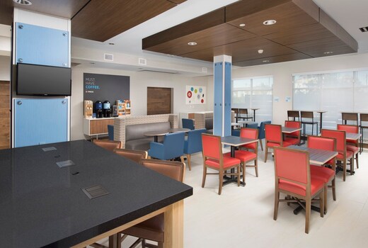 Holiday Inn Express & Suites San Antonio North - Windcrest