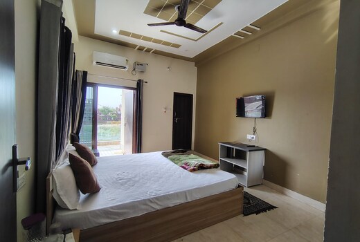 hari ratna home stay