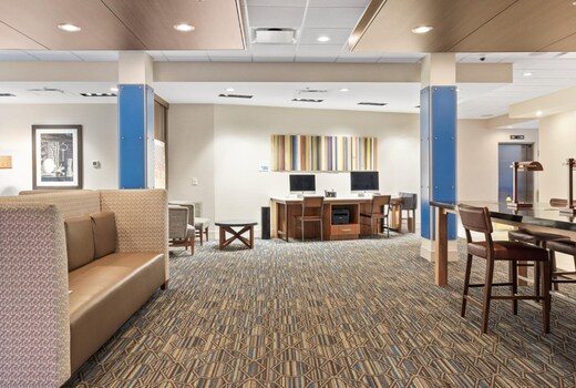 Holiday Inn Express & Suites MACON NORTH