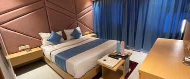 Hotel Phoniex | Ellis Bridge