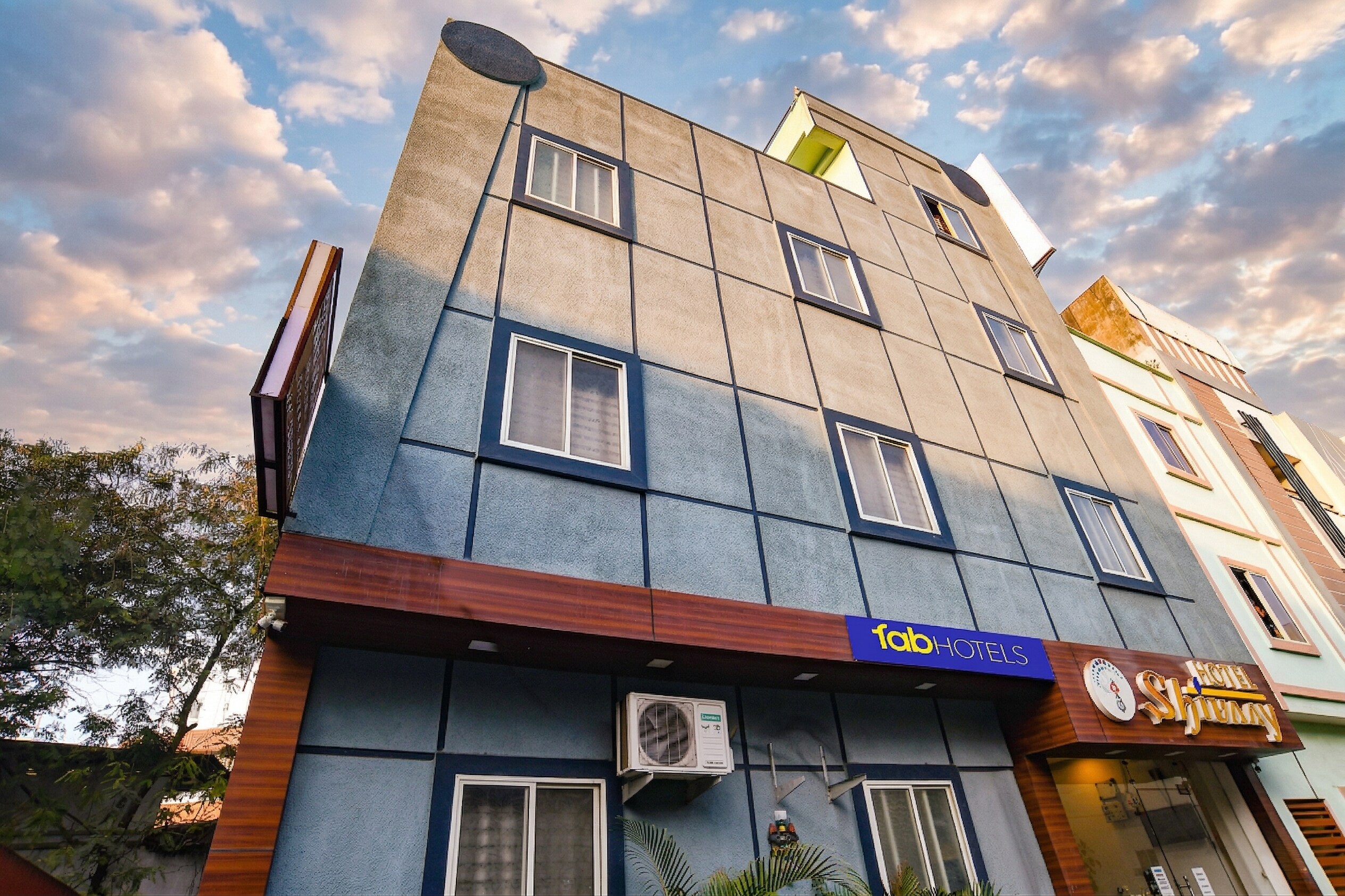 FabHotel Shivay