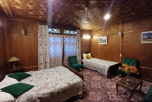 Houseboat Sheikh Palace