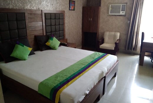 Hotel Parnil Palace