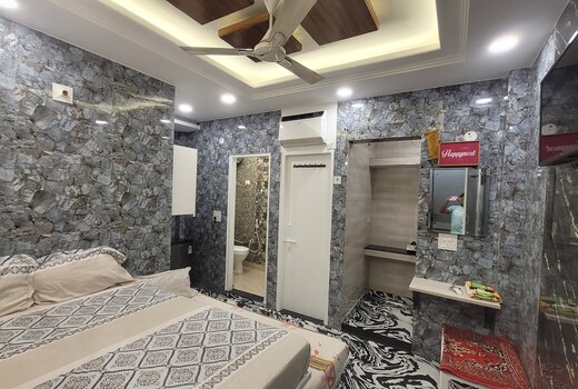 Couples Favourite Luxury Flat in Posh Lajpat Nagar