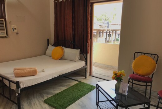 2BHK APARTMENT IN PARTY HUB CANDOLIM