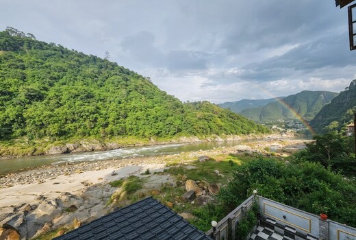 Waterfront Homestay 2BHK Free Bonfire By Homeyhuts