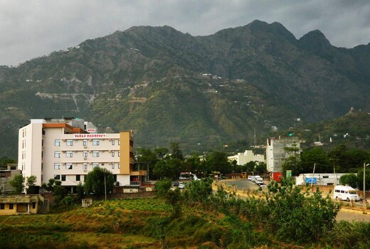 Durga Residency by Voyager Hotels @ 2 mins from Katra Railway station