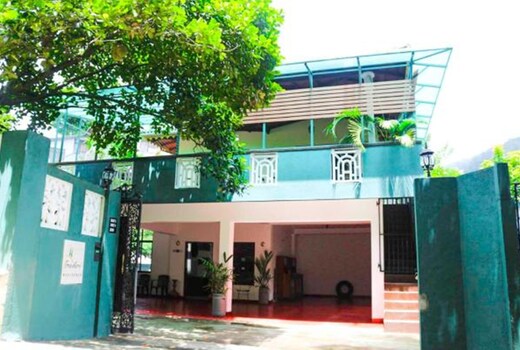 Yoho Travellers Residence