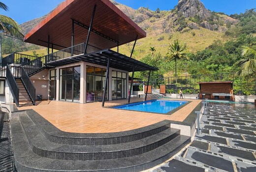 Liatris independent pool villa