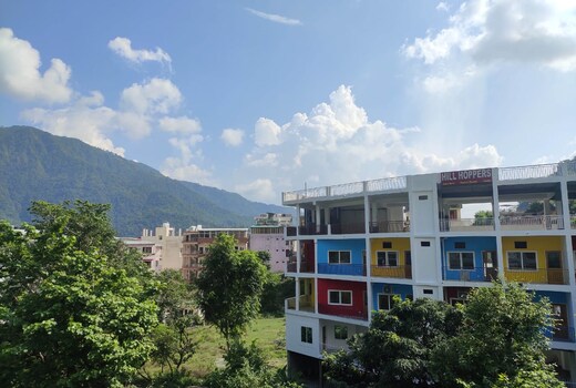Hill Hoppers | Private Rooms & Dorms