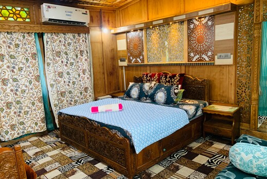 New Lucifer Houseboat