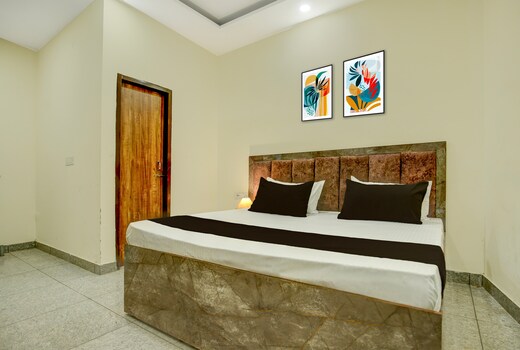 Hotel O S Town Guest House