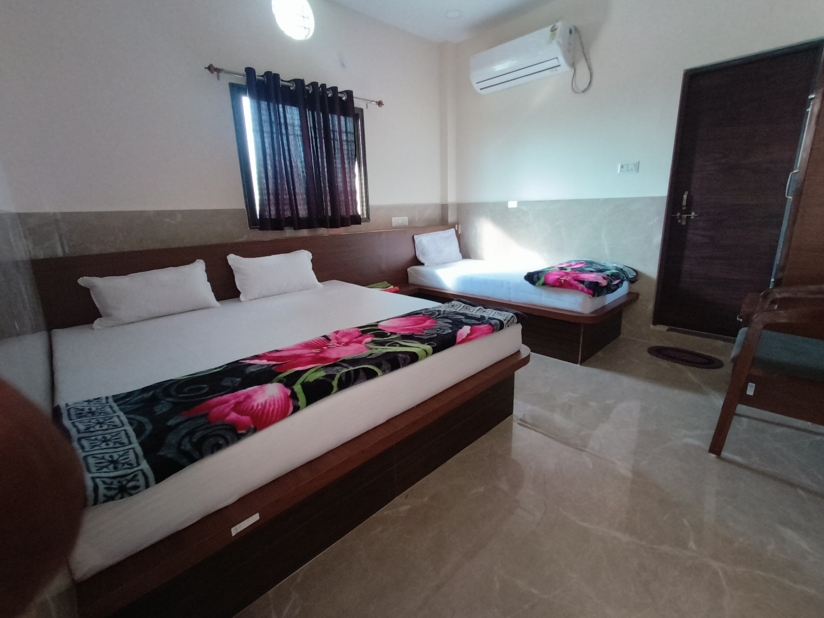 Kesari Nandan lodge & restaurant