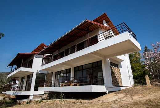 Dholes Den Bandipur I Rooms & Restaurant
