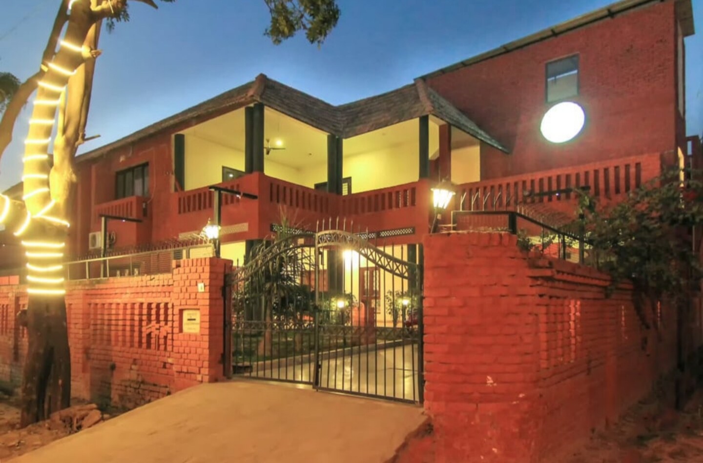 URBAN STAYS ( Lal Kothi )