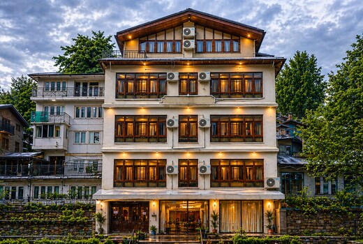 Hotel De Apple (5mins Drive to Dal Lake)