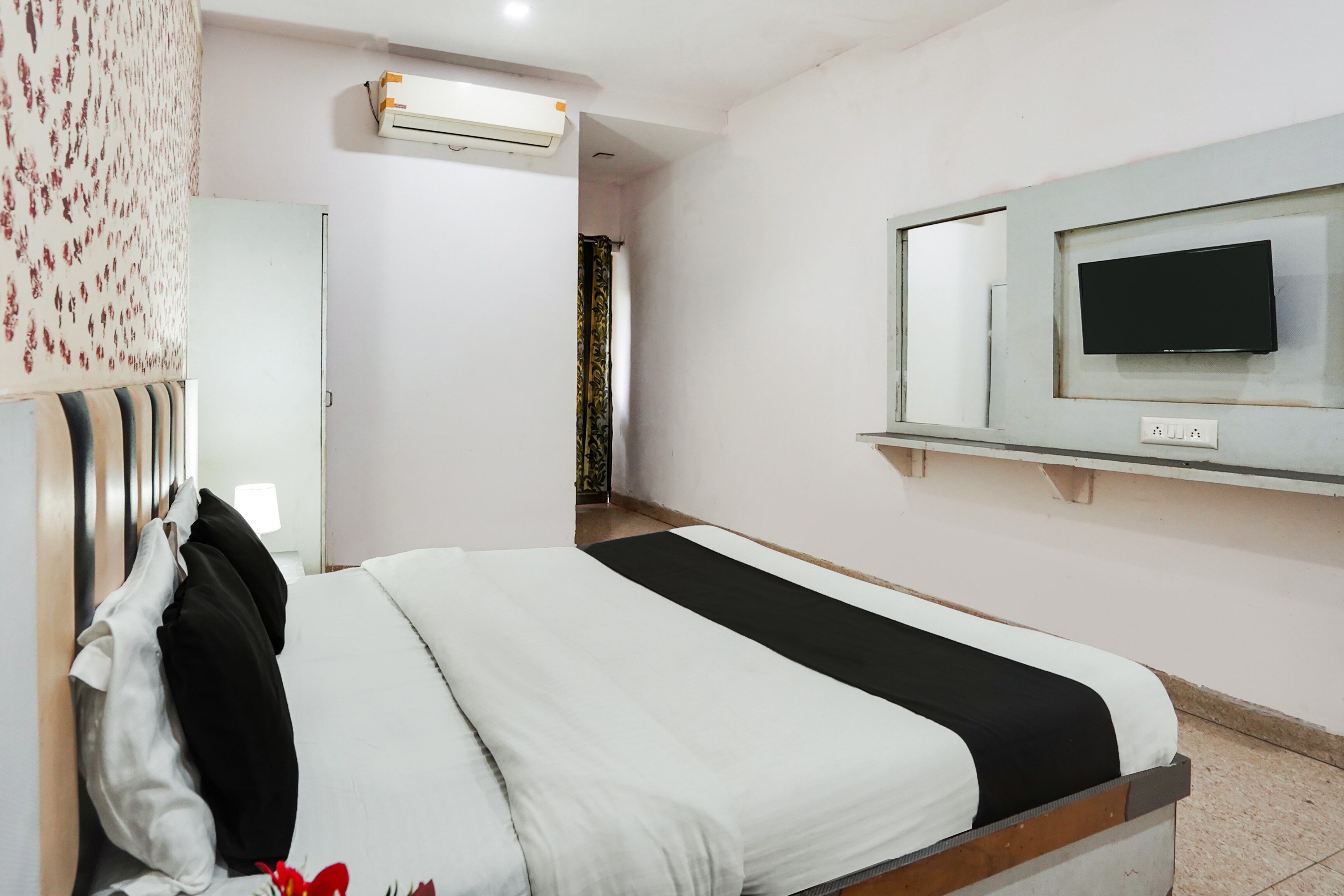 Hotel O Crystal