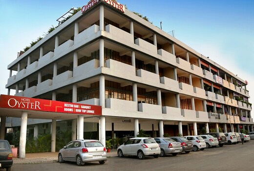 Hotel Oyster City Centre Sector 17