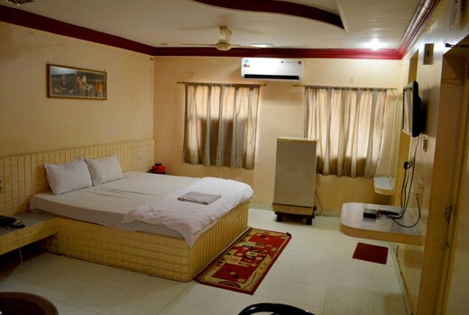 HOTEL CENTER POINT