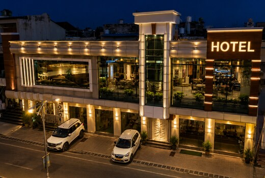 Hotel prakshi palace