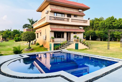 Gaur Farm 9bhk