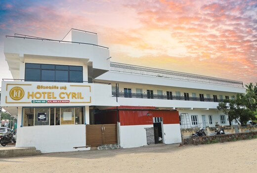 HOTEL CYRIL