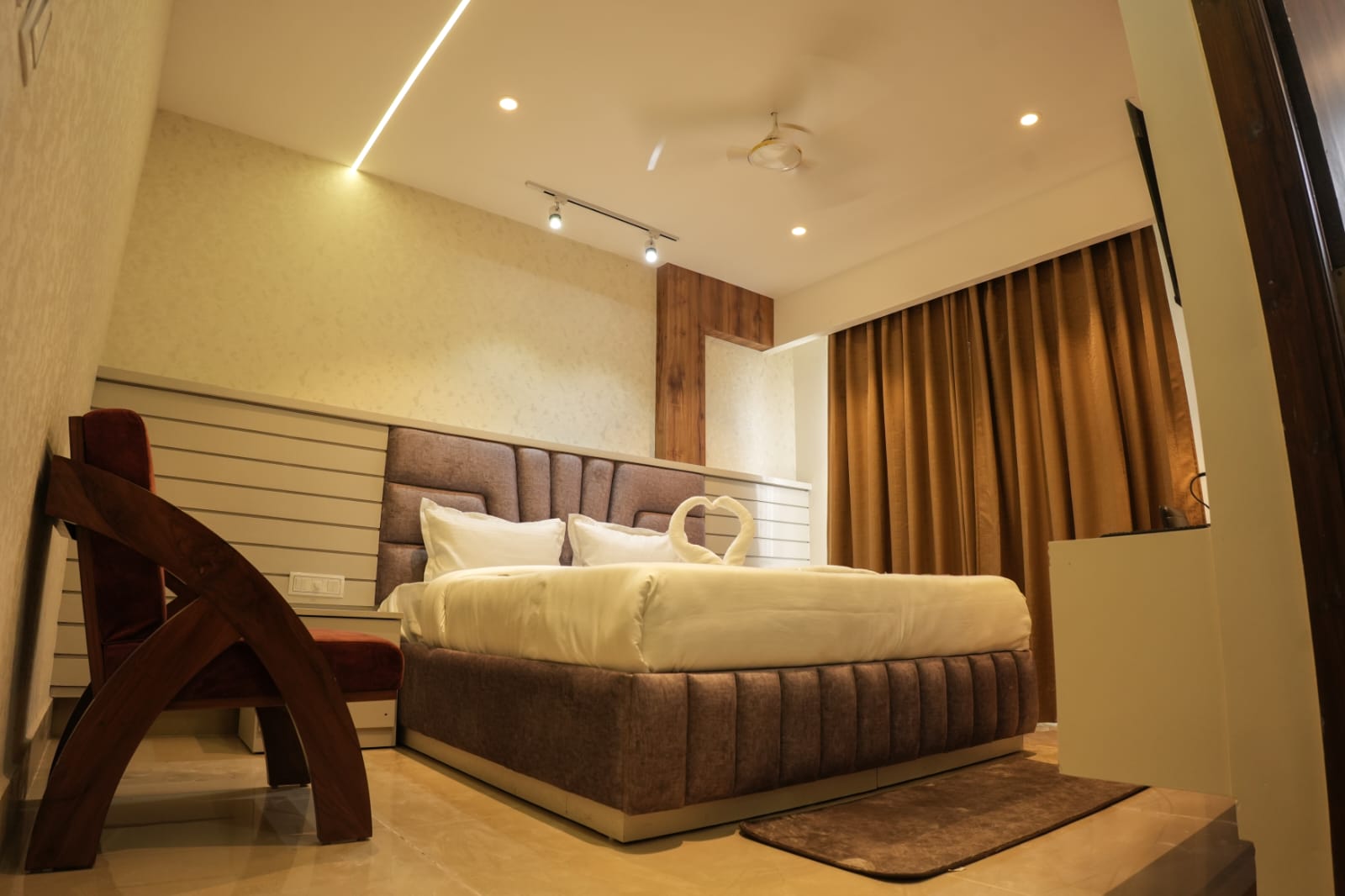 HOTEL LIME TREE