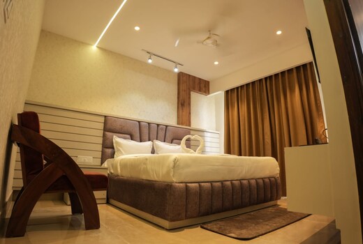 HOTEL LIME TREE