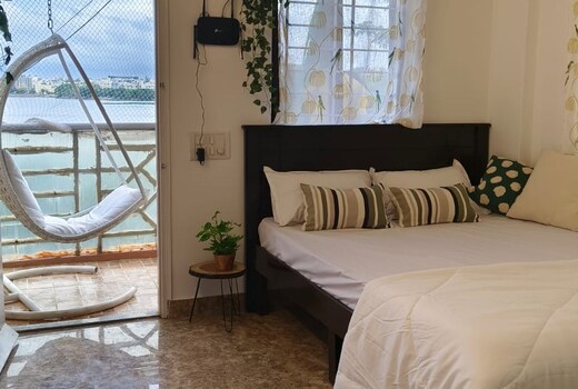 Urban Rose - Luxurious Lakefront AC 3 BHK