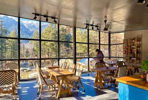Maple Outhomes | By the river | Cafe & Seasonal Pool