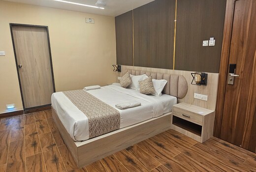 Hotel Flight Path Near Delhi Airport