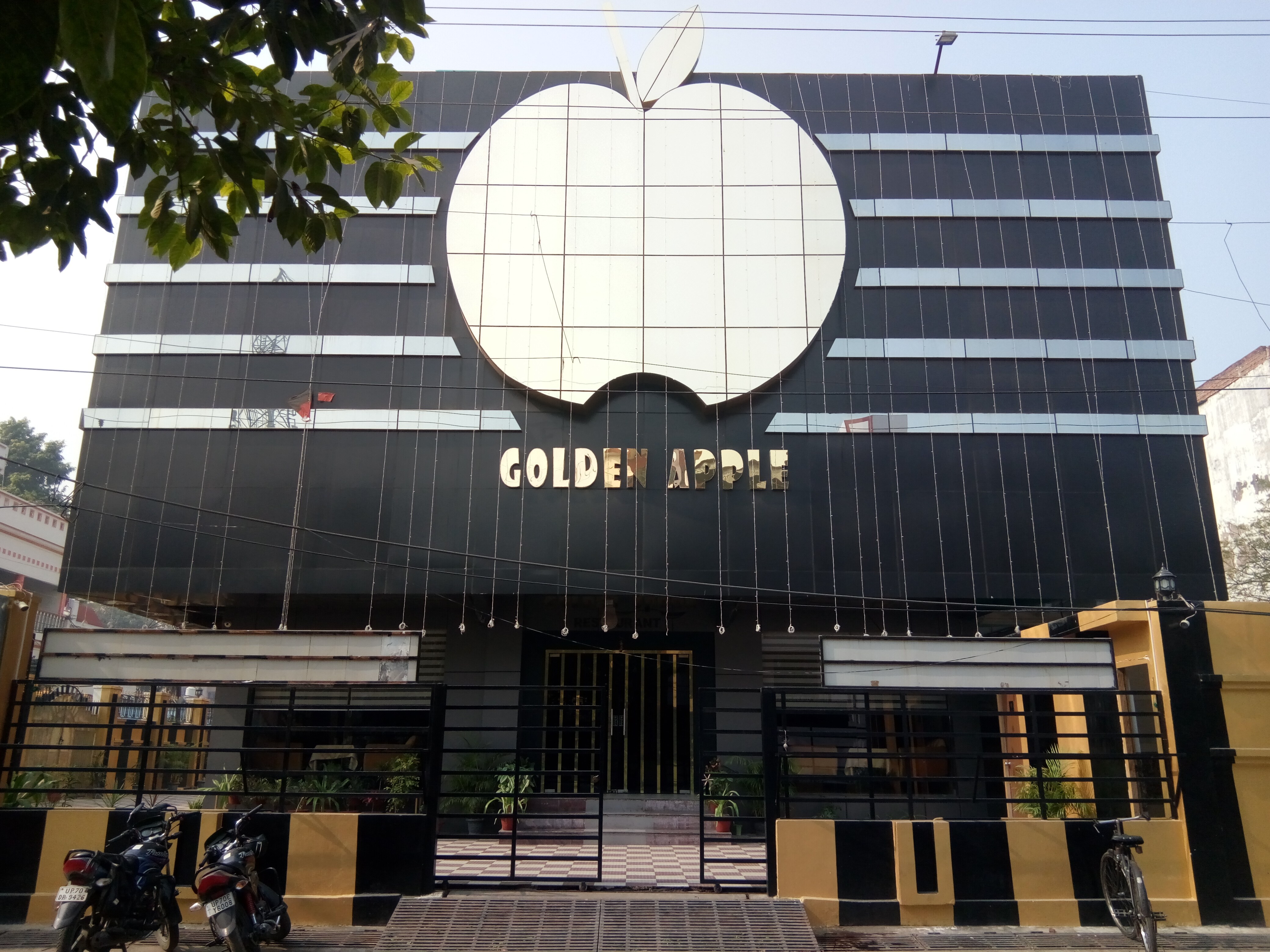 Hotel Golden Apple