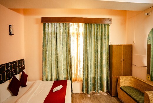 YALUNG RETREAT (30 Mtrs from MG Marg)