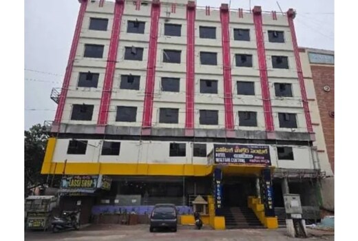 FabHotel Waltair Center