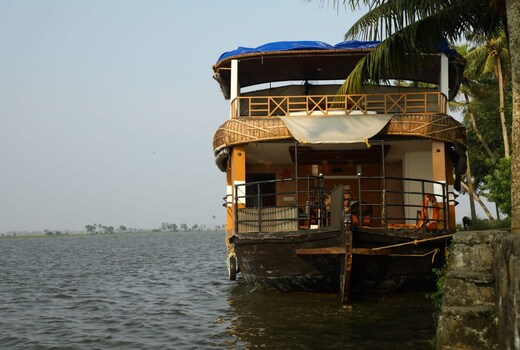 Swaruma Houseboats