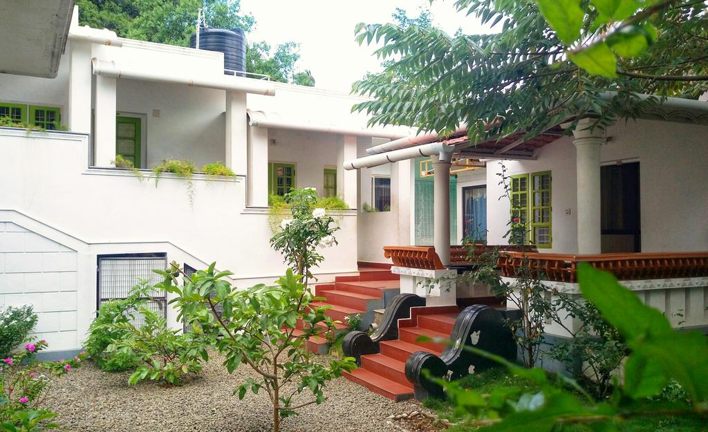 Marayoor Holidays | Rooms & Restaurant