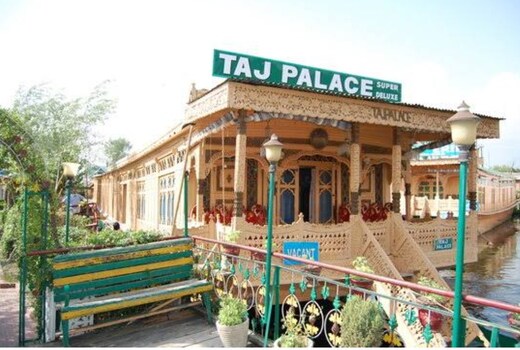 Taj Palace Houseboat