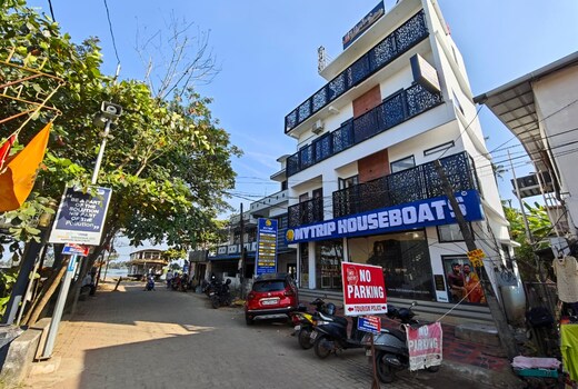 Nayami Lake View Hostel