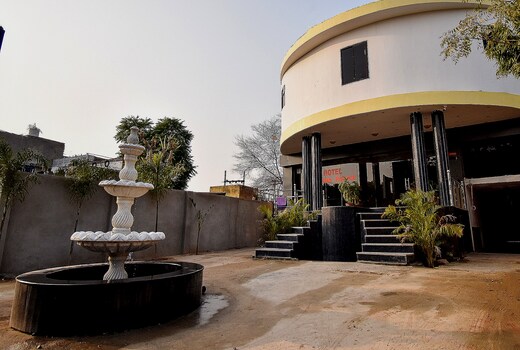 Hotel O Rukma Palace