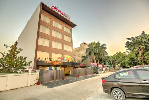 Hotel 91 Huda City Center