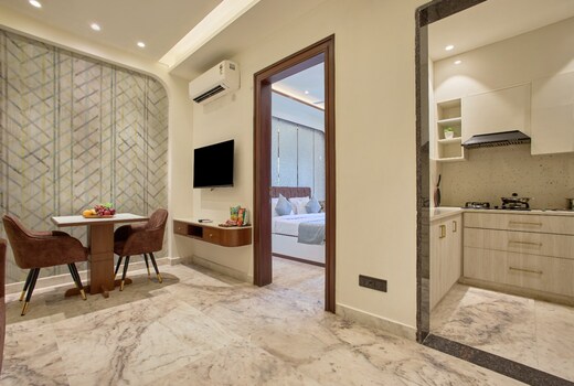Hotel Golden Place 325E