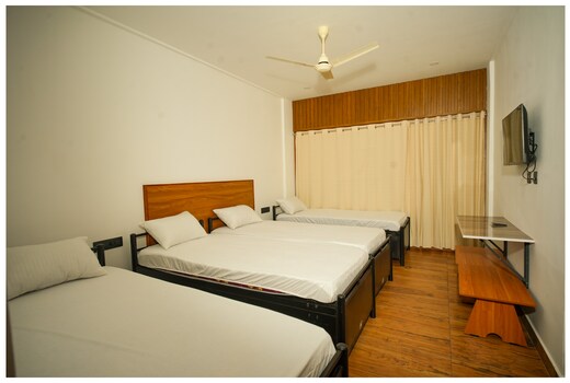 Athidhi Comfort E Premium Hostel Bed & Breakfast