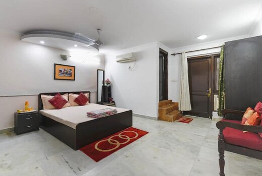 Comfortable Safe AC Homestay in GK Room 2