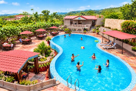 Araliayas Nature Resort, Lake Pichola Road Pool & Restaurant