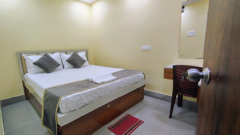 DADA BAUDI BHOJONALAYA AND HOTEL