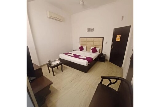 Hotel the First-By Hotelier Anands