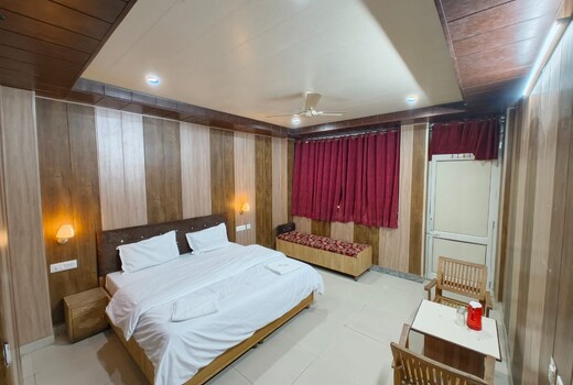 Hotel Khajjiar Regency