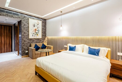 THE LUXURY STUDIO