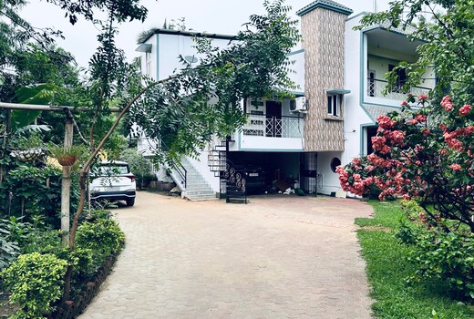 1147/1 Residency