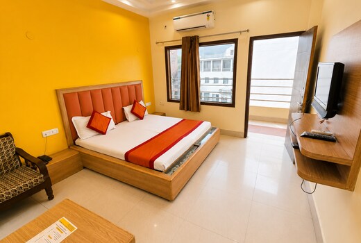 Hotel Atlantic 500 M from Alwar Bus Station
